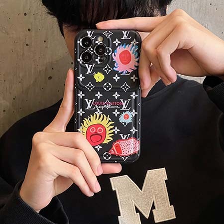 iphone 15pro max vuitton風 カバー 芸能人