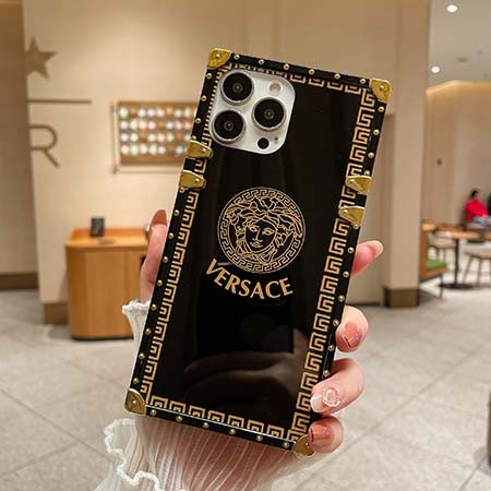 アイフォン 15 plus versace風 カバー 欧米風