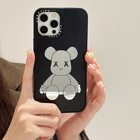 ブランド カバー アイフォーン 16pro カウズ kaws 