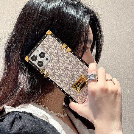 ブランド ケース アイフォン16プロmax マイケルコース風  透かし彫り