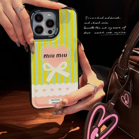 iphone17miumiu アイフォーン 16プロ ケース  綺麗
