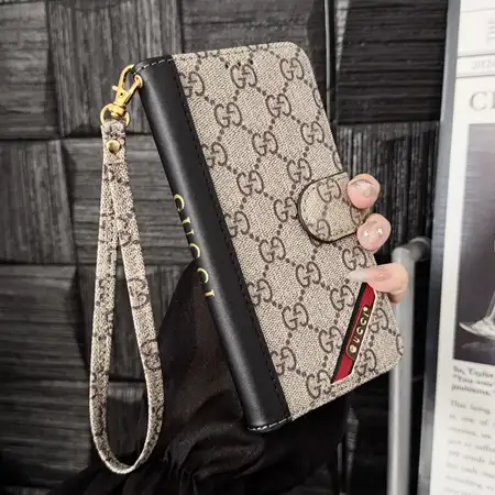 iphone17ブランド gucci グッチ アイホン17 ケース  サメの口