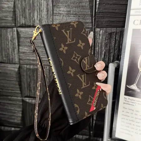 iphone17ブランド gucci グッチ アイホン17 ケース  サメの口