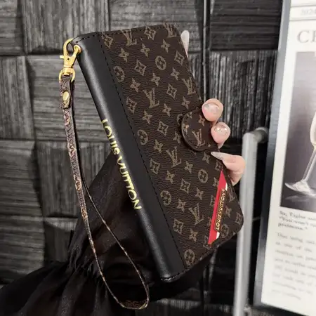 iphone17ブランド gucci グッチ アイホン17 ケース  サメの口