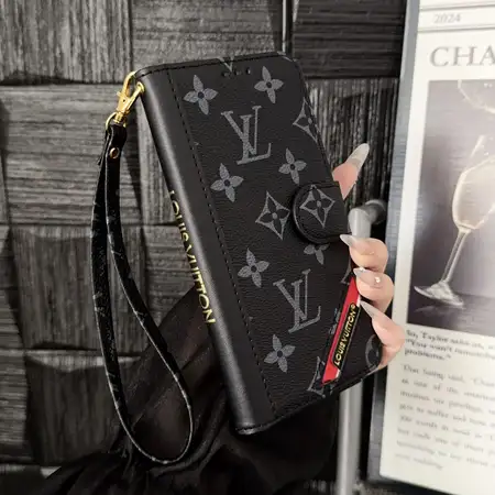 iphone17ブランド gucci グッチ アイホン17 ケース  サメの口