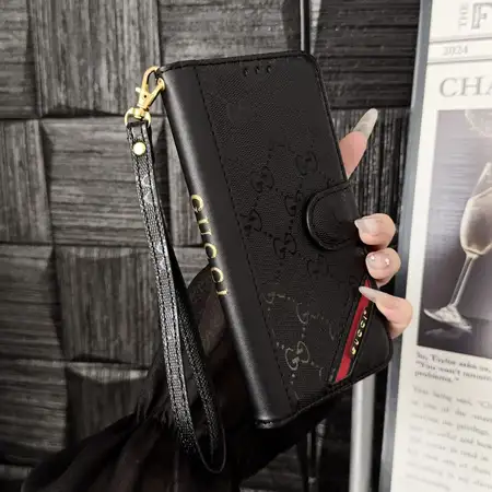 iphone17ブランド gucci グッチ アイホン17 ケース  サメの口